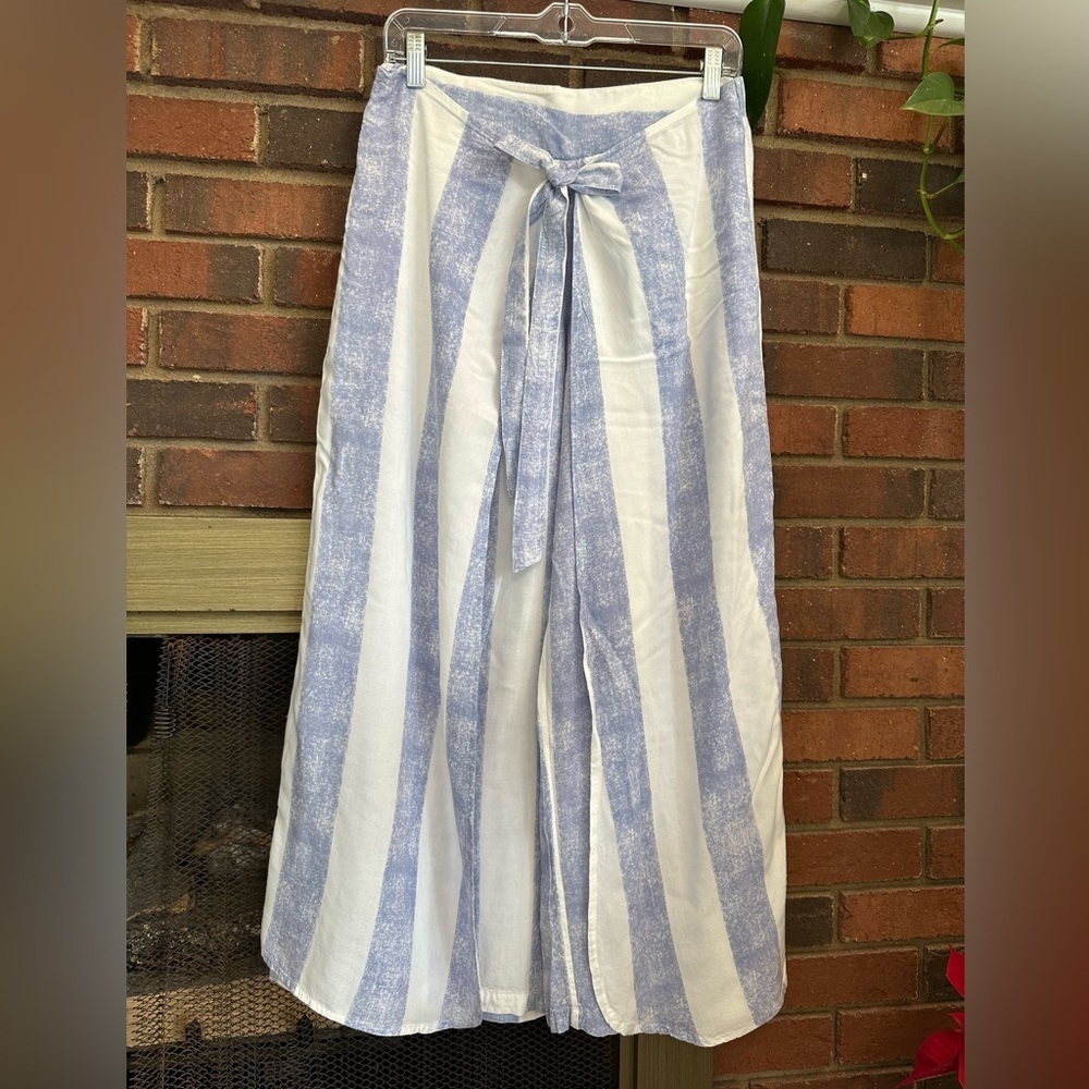 #6) Shoreline 100% Rayon wrap style cropped pants excellent condition. - Picture 3 of 8
